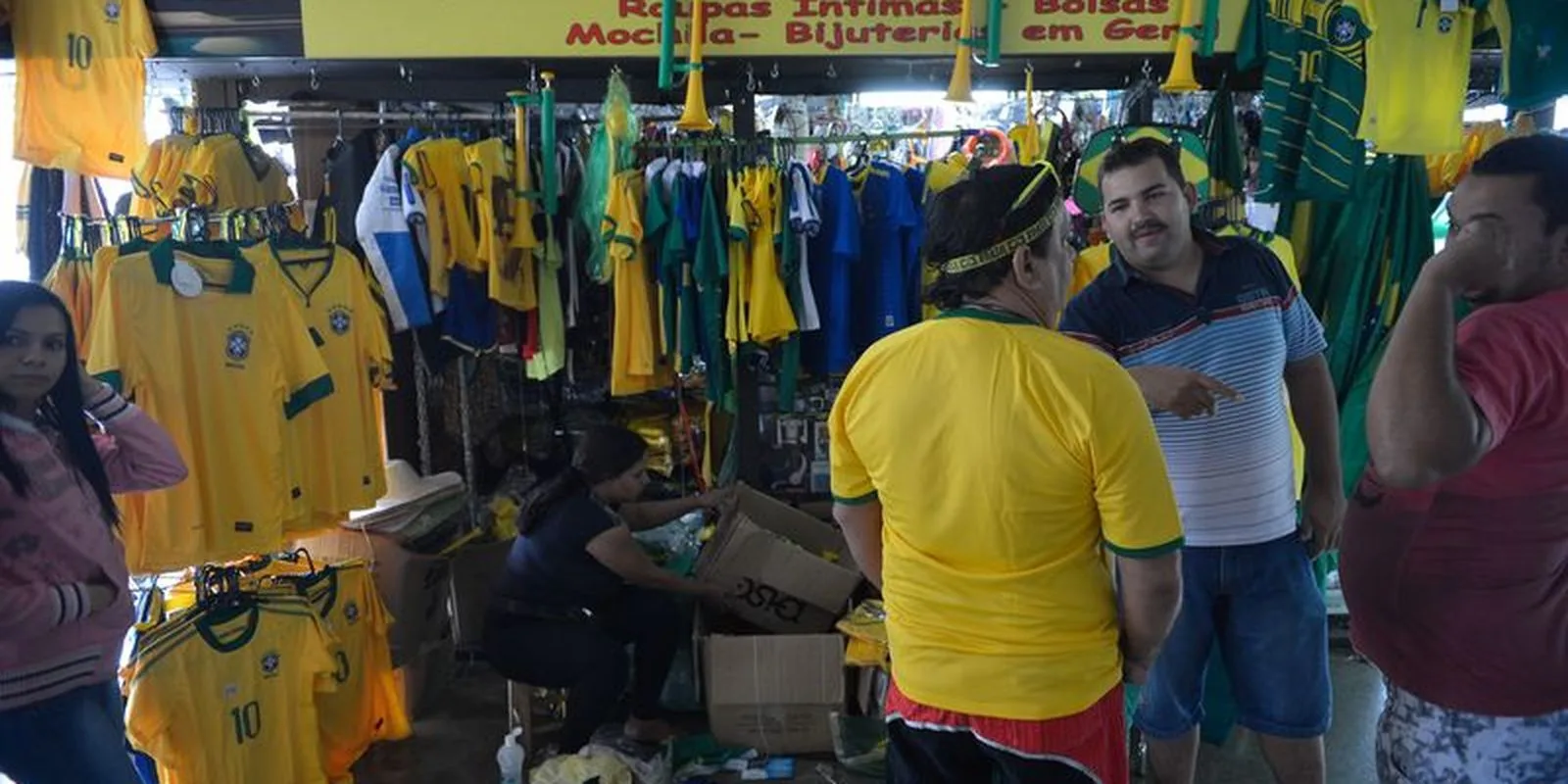 Vendas no comércio caem 0,8% em julho e mostram ‘ressaca’ da Copa do Mundo, aponta IBGE