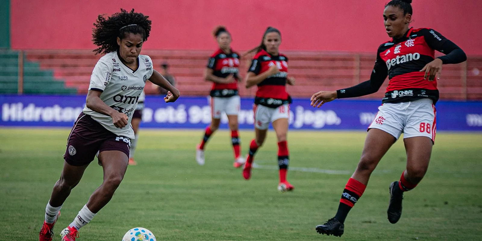 Lei estabelece diretrizes permanentes para o desenvolvimento do futebol feminino no Brasil