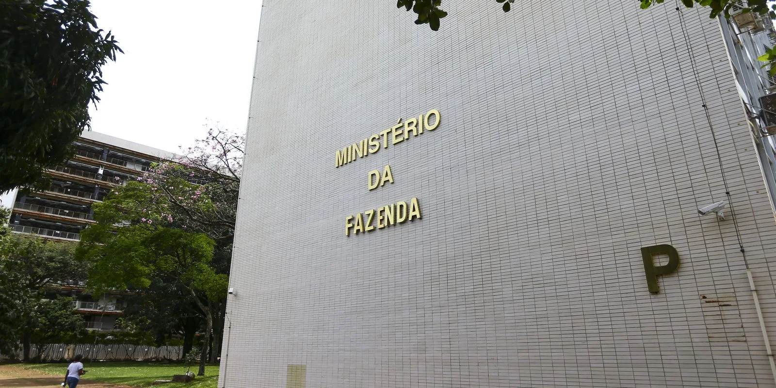Governo reduz projeção do PIB para 2% em 2026 e 2,3% em 2027