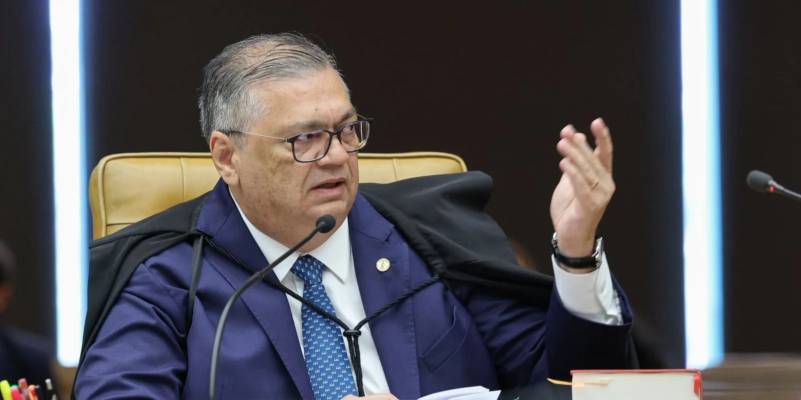 Dino determina investigação da Polícia Federal sobre atuação da CVM no caso Master