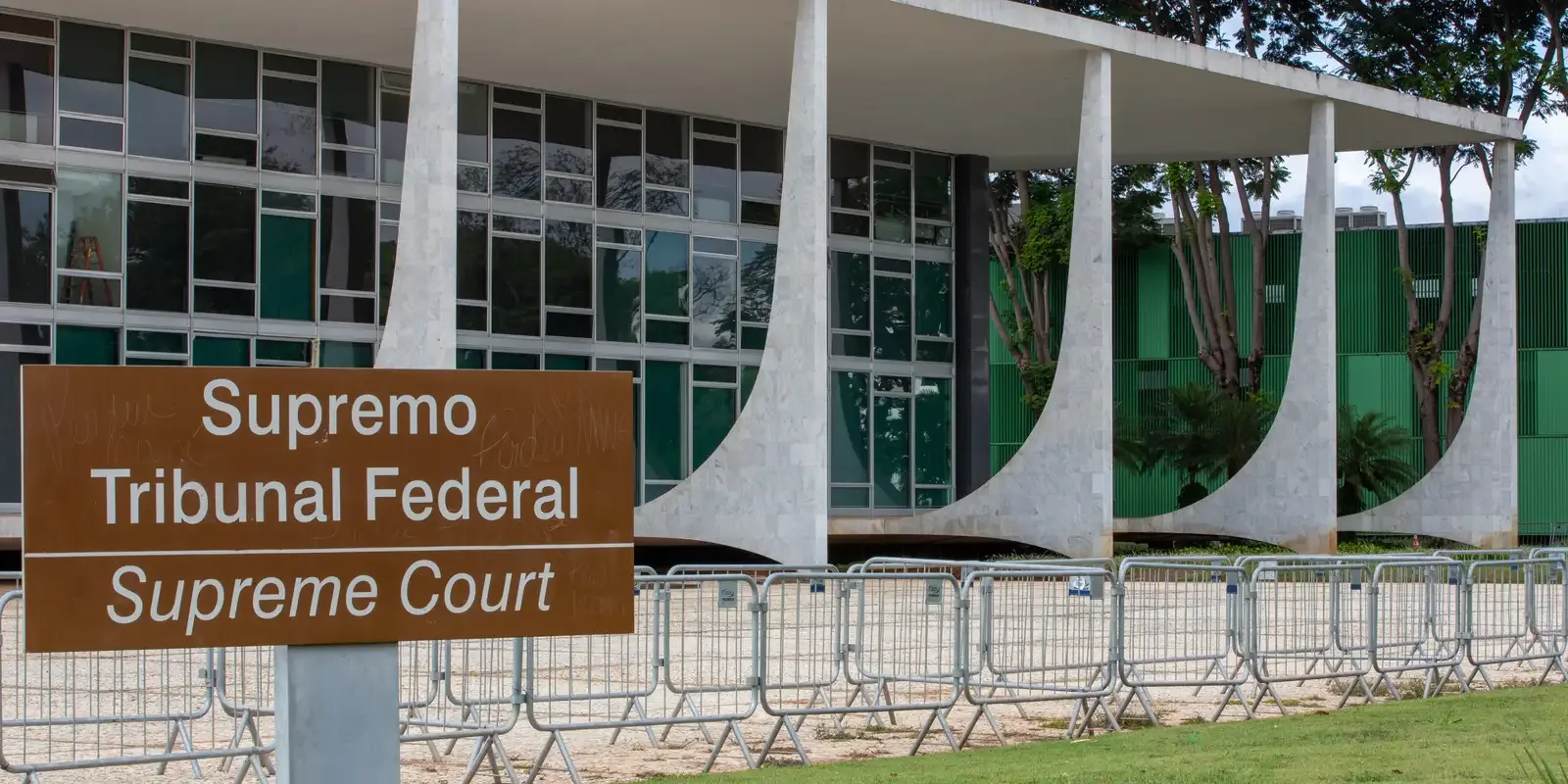 STF realiza sessão para analisar possibilidade de investigação de Moraes por suposta relação com Vorcaro